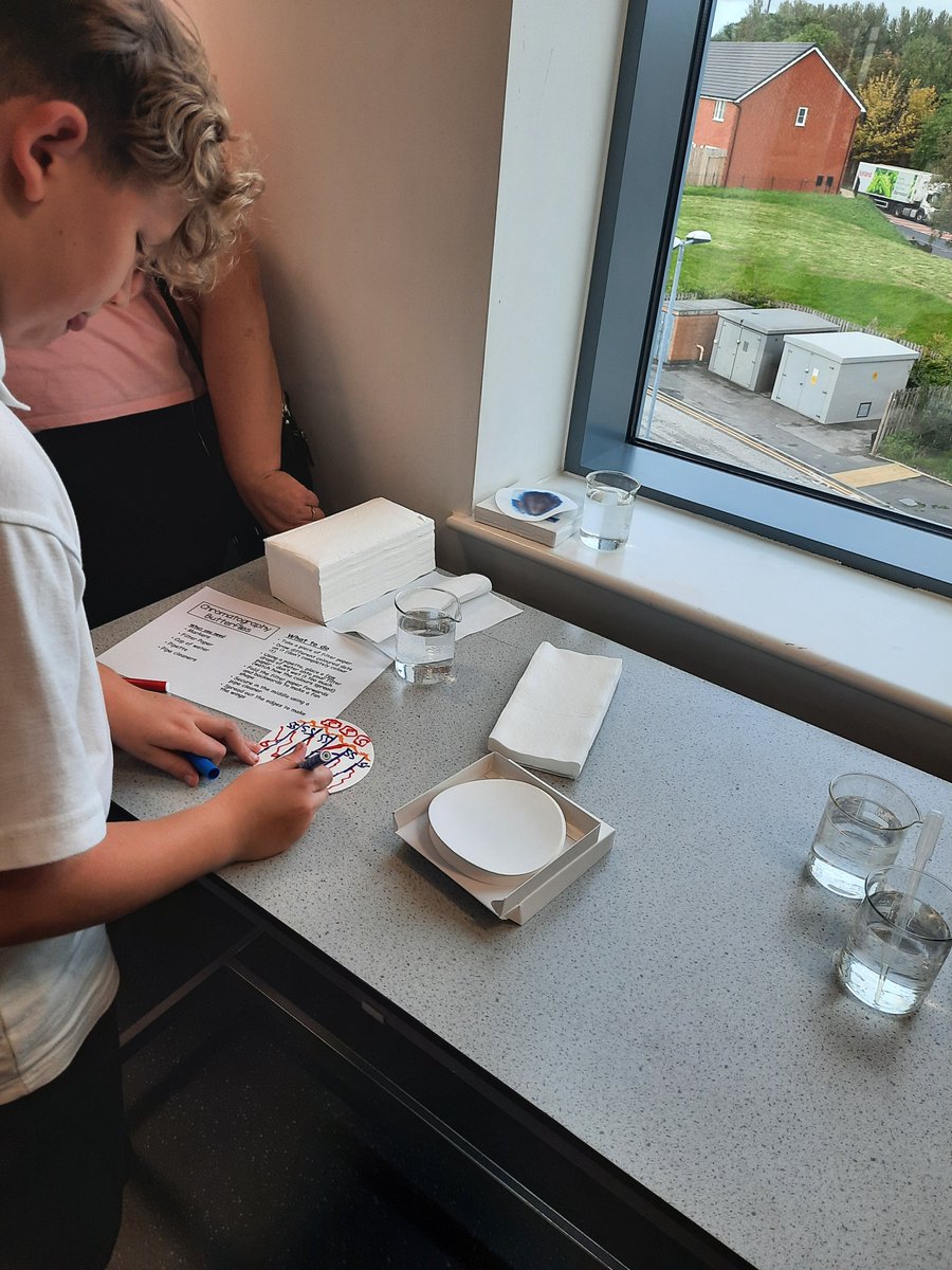 MissGNewman's tweet photo. #TeamScience doing what we do! 
#openevening #ignitingcuriosity @NewmanRCCollege https://t.co/0W7IRphVFS
