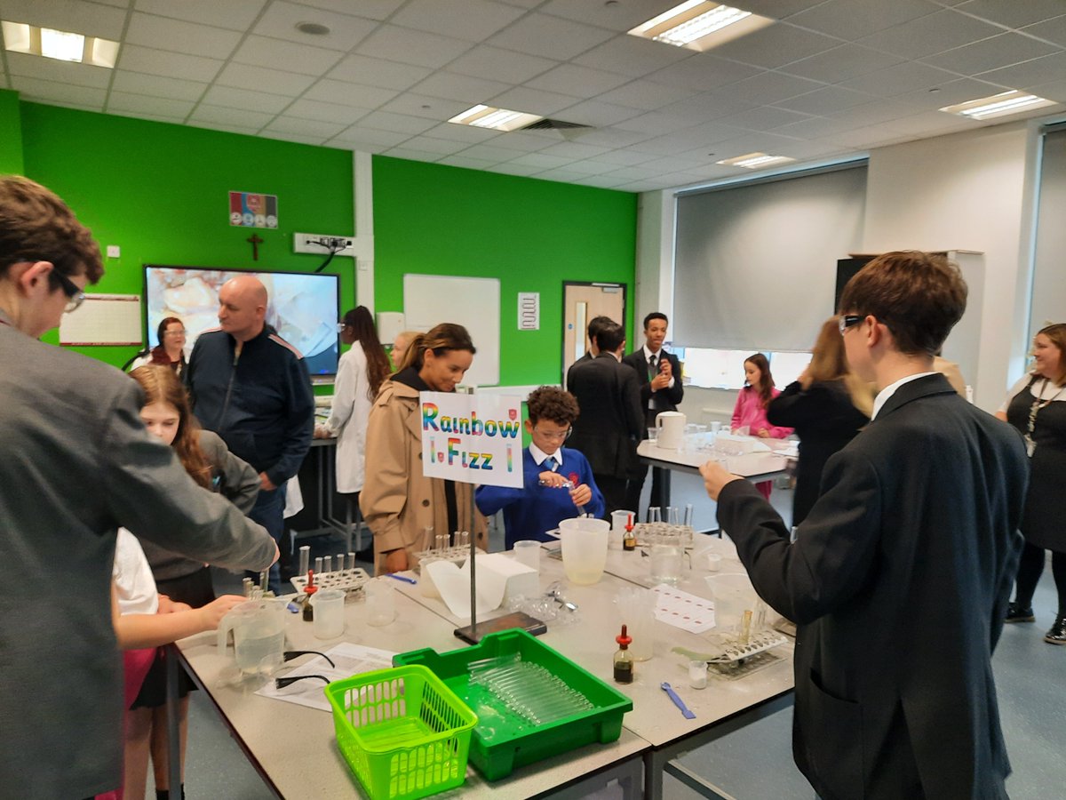MissGNewman's tweet photo. #TeamScience doing what we do! 
#openevening #ignitingcuriosity @NewmanRCCollege https://t.co/0W7IRphVFS