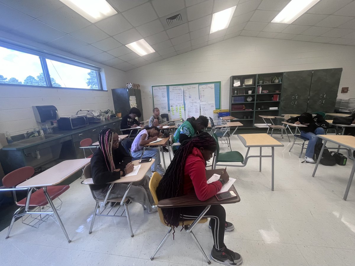 PCS_AVID's tweet image. @jhroserampants inaugural freshman @AVID4College class considering what makes a great student leader! #AVIDmindset