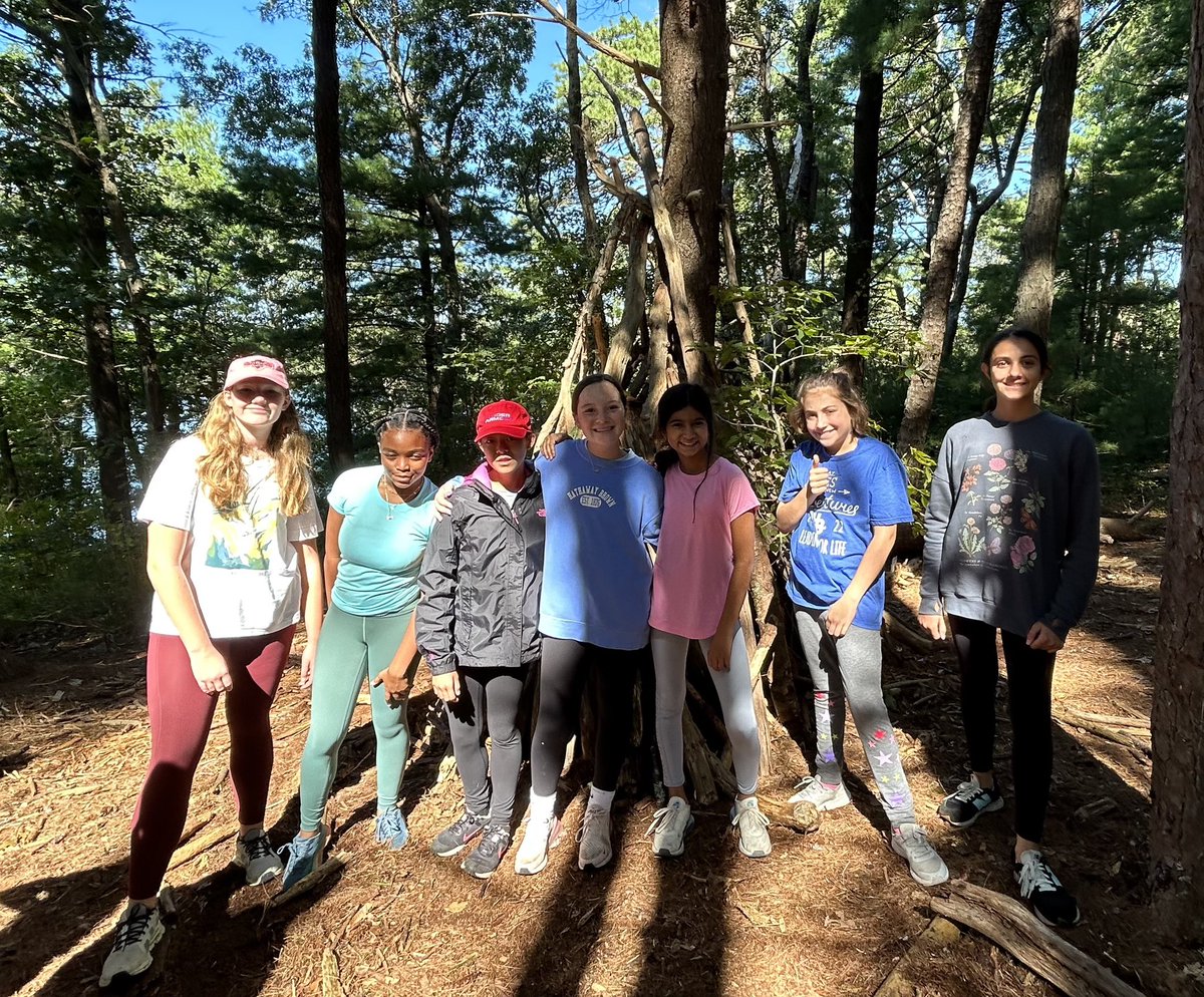 HB7CapeCod's tweet image. Fantastic forts! Group 1 spent a fun morning in the woods 🪵