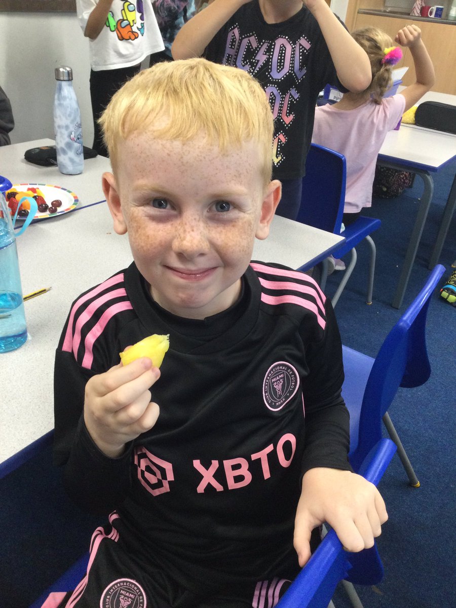 CCCRPrimary's tweet image. And to cap it all off Year 3 challenged ourselves to trying some new foods whilst learning about harvest! Lots of us found new favourites! #challengeweek #harvest #CCCRRE 2/2