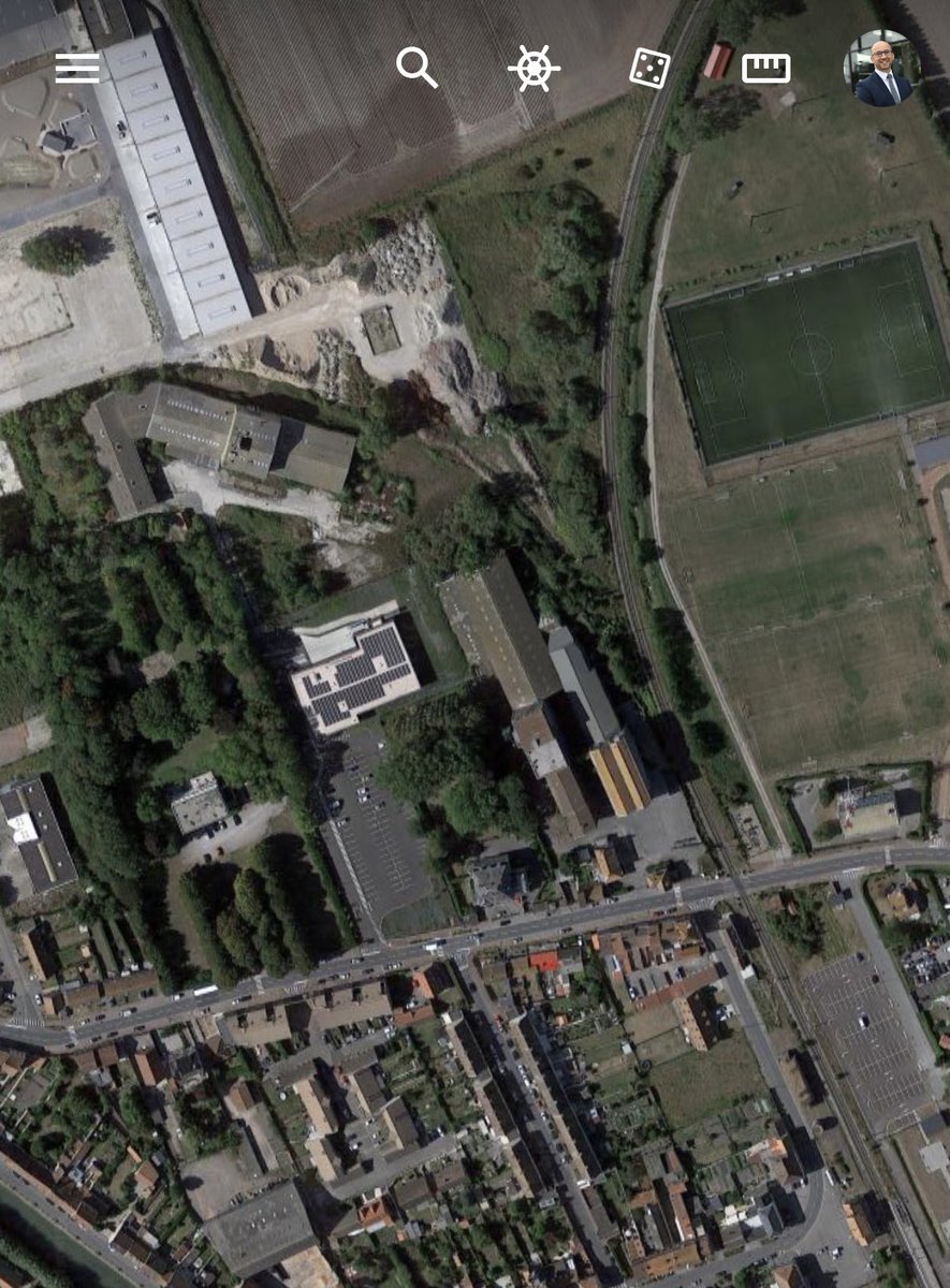 CVanhersel's tweet photo. Aux rencontres #TerritoireetIndustrie, Mise à l’honneur par @GENSric3 du projet exemplaire mené par @FlandreOpaleHa sur Bourbourg à 5 min des futures gigafactories Construction de 150 logements pour les salariés en requalification d’une friche agricole. https://t.co/3w1bqE6Tle