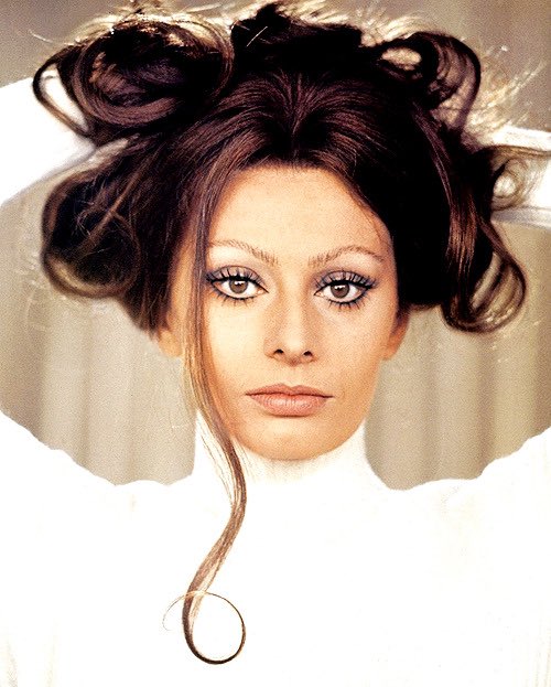 Happy birthday to this inimitable goddess, one of three women that inspired my name. 😁