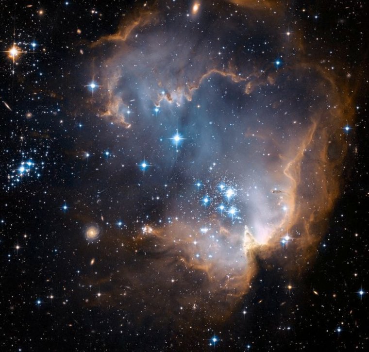 Esta imagem mostra estrelas azuis brilhantes recém-formadas que estão formando uma cavidade no centro de uma fascinante região de formação estelar conhecida como N90.

Crédito:
NASA , ESA e Hubble Heritage Team ( STScI / AURA )-
ESA / Hubble Collaboration
