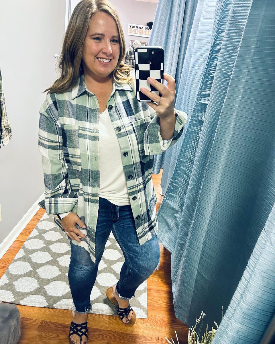 Sugarbabesboutq's tweet photo. Flannels and more fall favorites! 😍 We’re open til 5pm! Come see us at 4 E Main Street, Pittsboro, IN! Online at https://t.co/Bn6zcP7wUp
#shopSBB #boutiqueshopping #fallfavorites #fallvibes #flannels #localboutique #inhendricks https://t.co/OSXeiasLKG