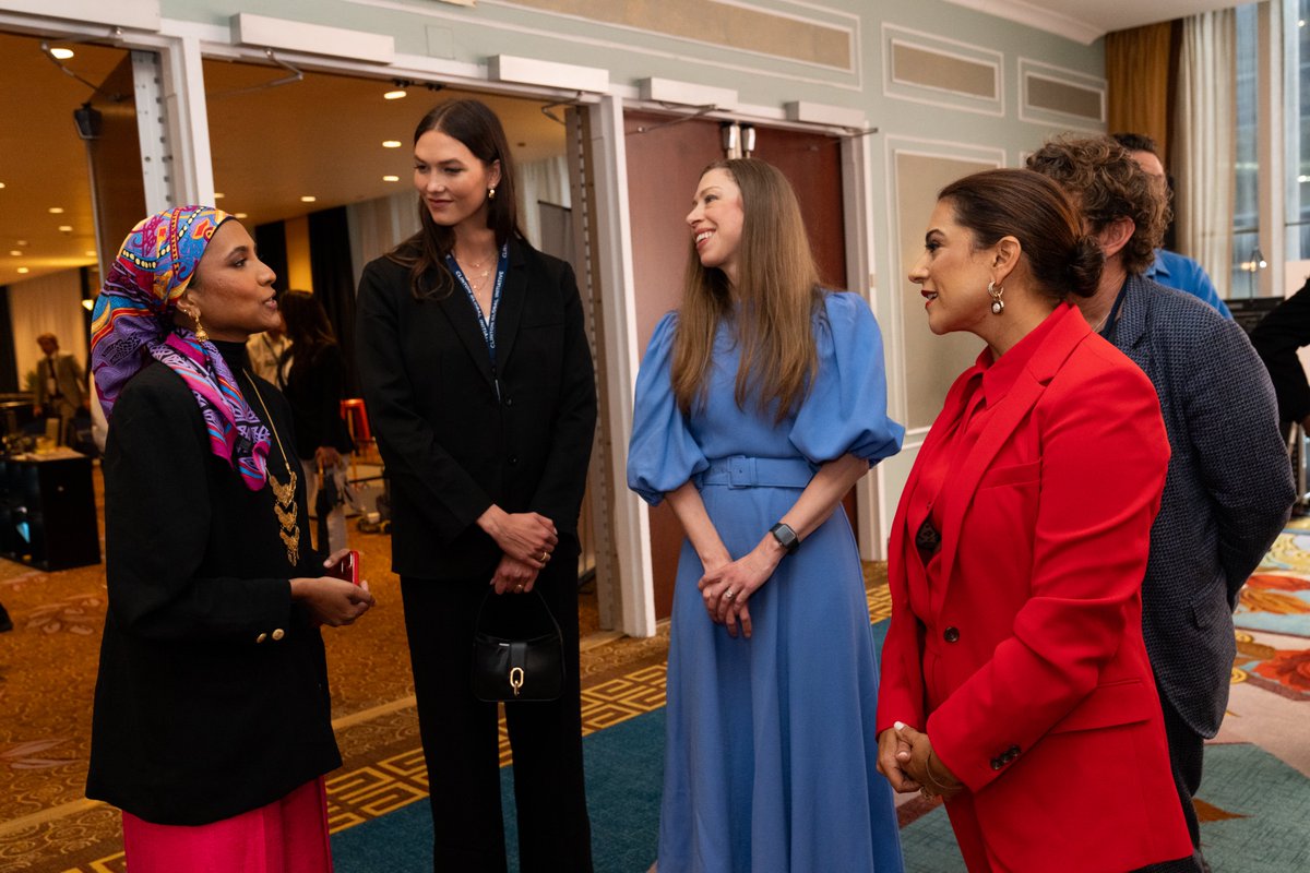 ChelseaClinton's tweet image. 4,000 Commitments to Action. 500M impacted by @ClintonGlobal so far. At #CGI2023, we celebrated the power of progress and why the choice to &quot;keep going&quot; is critical for our future. Thank you to everyone who listened with us, learned with us, and committed to take action for the…
