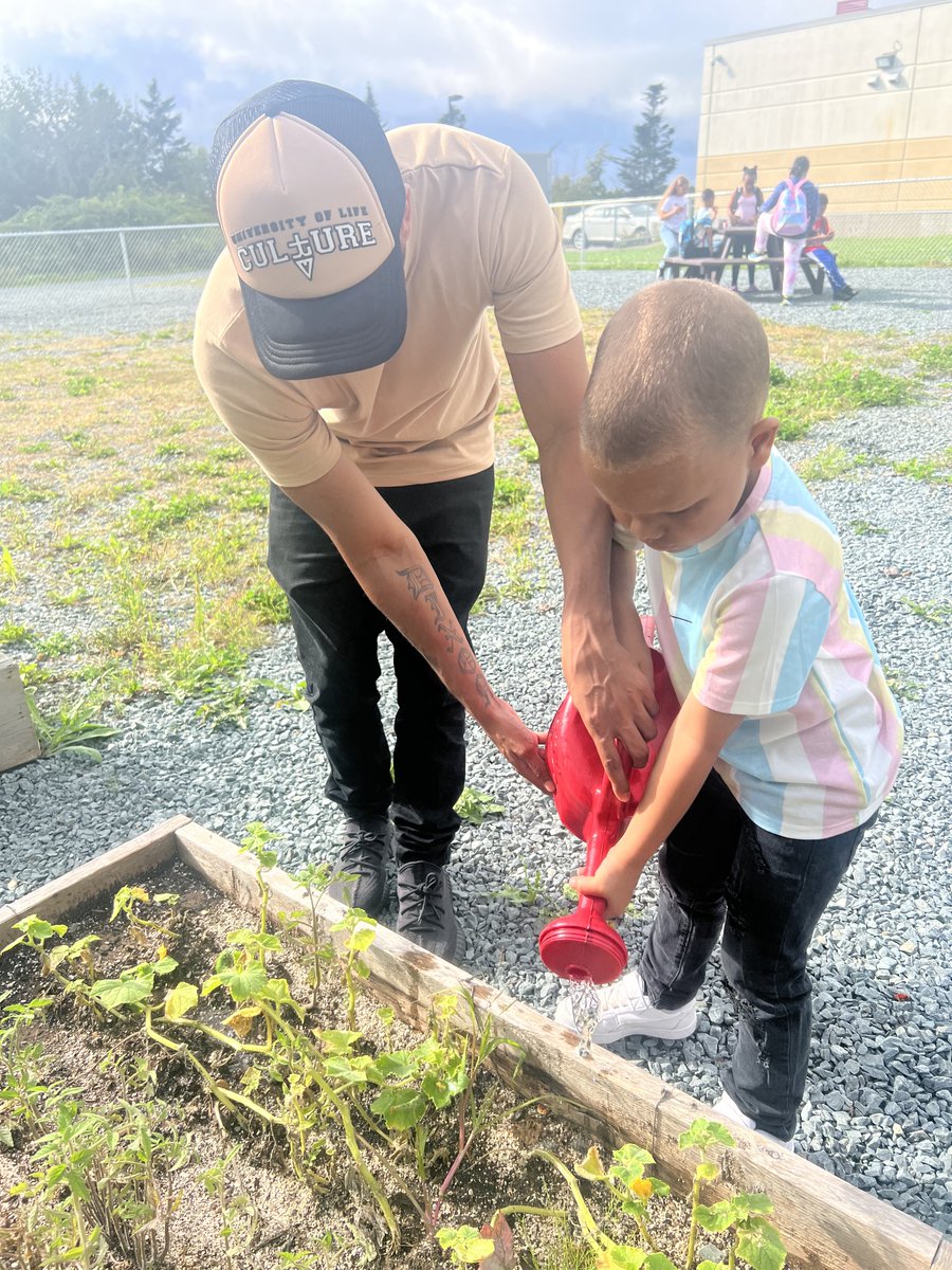 Planting Club with the kiddos 👦🏾🌱🚿

Teaching them the magic of growing your own fruits and veggies for sustainable food security 🌍🍽️🌟✅✌🏽

#Sustainability #GreenThumbs #FutureFarmers