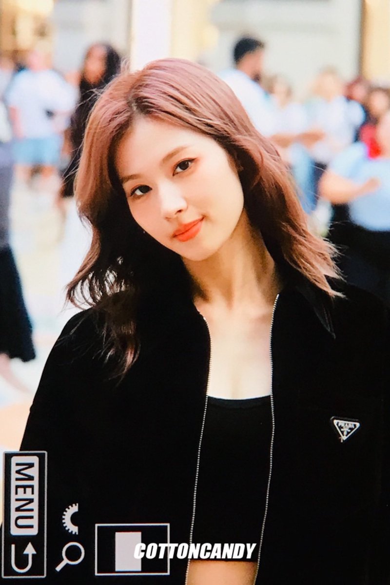 sanabesti's tweet photo. She’s so fine 
#SANA #사나 #サナ #TWICE https://t.co/GzZew6VPpl
