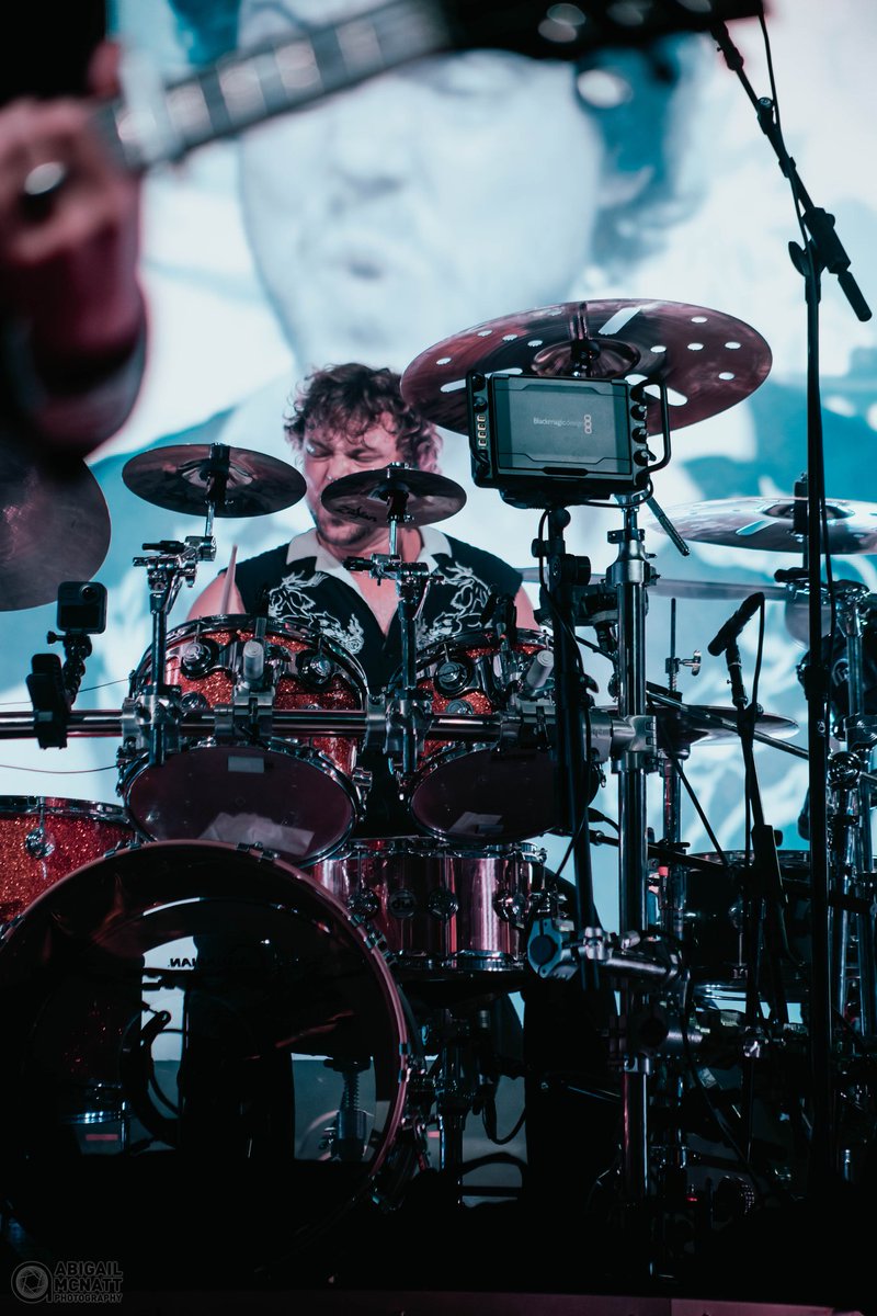 abigail_mcnatt's tweet photo. "Can I ask you a question??"
*Crowd screams*
"Why is Ashton such an animal!!!!!!!!!!"
.
.
.#the5sosshow #the5sosshowtour #5sos #5sosfam #5secondsofsummer #the5secondsofsummershow #the5sosshowworldtour #5sosohio #blossommusiccenter #cuyahogafalls #5soscleveland https://t.co/e5mPIS8U1x