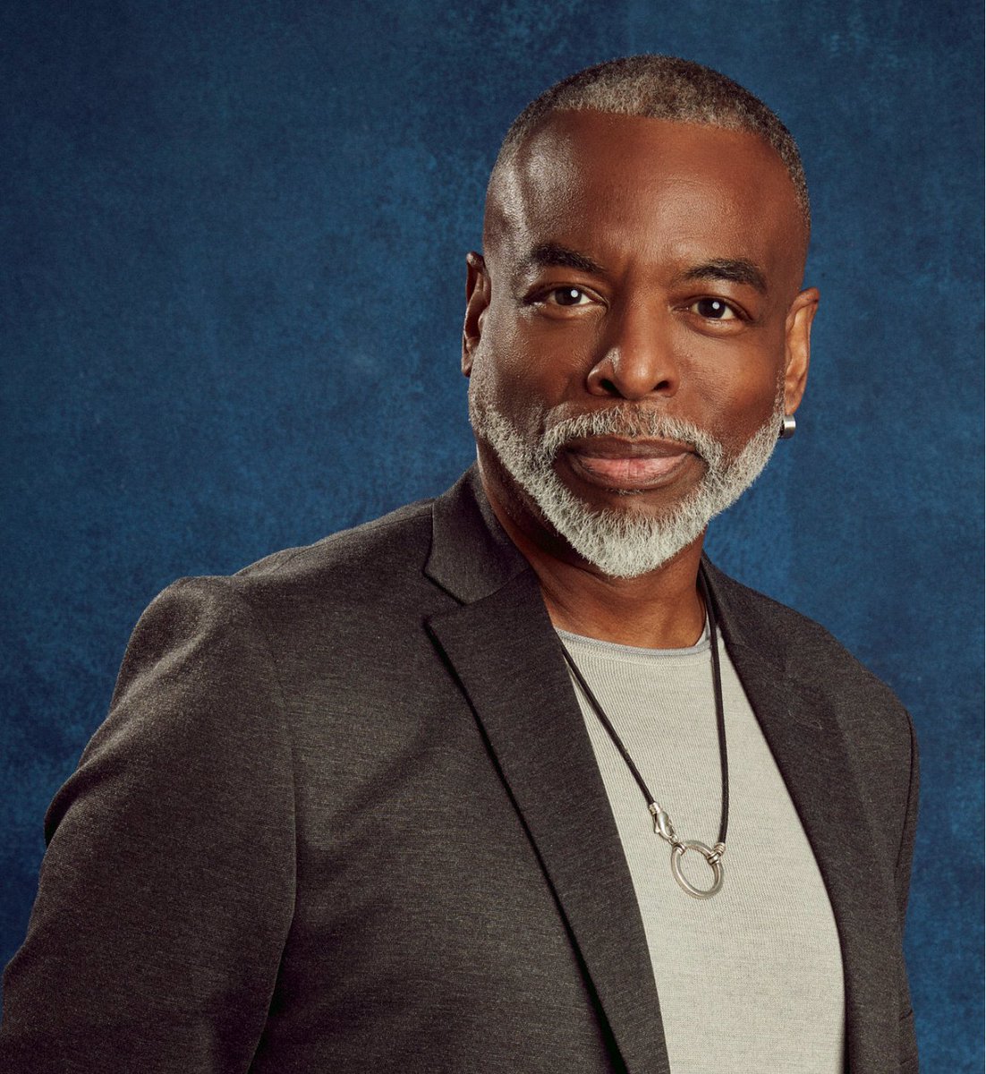 LibraryJournal's tweet photo. Updated Post: LeVar Burton to Lead 2023 Banned Books Week as Honorary Chair  https://t.co/tMqwQVZ7GY @BannedBooksWeek #bannedbooks #libraries https://t.co/9FzRnS2nv9