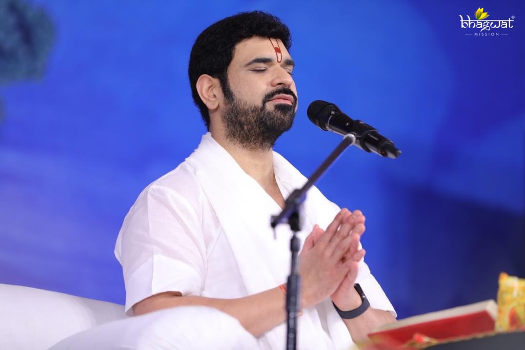 bhagwatmission's tweet photo. पूज्य गुरुदेव के पावन सानिध्य में श्रीमद् भागवत कथा का प्रारंभ आज से सूरजपुर, छत्तीसगढ़ में हुआ।

-Team BM https://t.co/dgVDg7XG8i