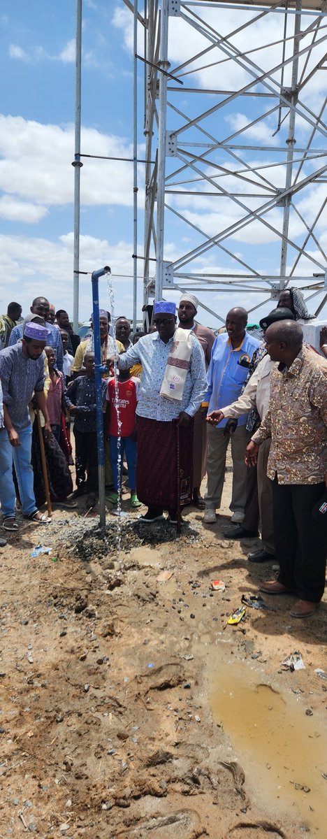 IdrisDokota's tweet photo. Successfully completed day one of a tour of KDRDIP development projects in Garissa.Launched two water projects in Daadab Constituency. The beneficiary communities described the Community Driven Development(CDD) approach used in the implementation as a result oriented.#KDRDIP https://t.co/5mqtLQJkaK