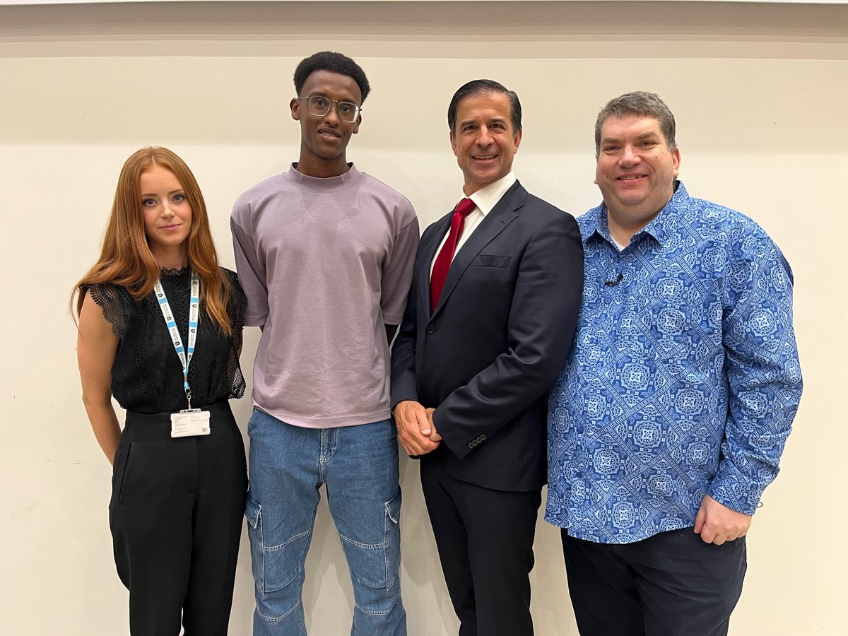 Last week we delivered our first empathy lecture to medical students, sharing patient, student, and evidence-based perspectives on why empathic healthcare is important.
<a href="/JonoBroad/">Jono Broad</a>
<a href="/JeremyHowick/">Jeremy Howick</a>
<a href="/a_bennettweston/">Amber Bennett-Weston</a> 
@UniofLeicester
<a href="/LeMedSchool/">Leicester Medical School</a> 
#Empathy #medicaleducation #healthcare