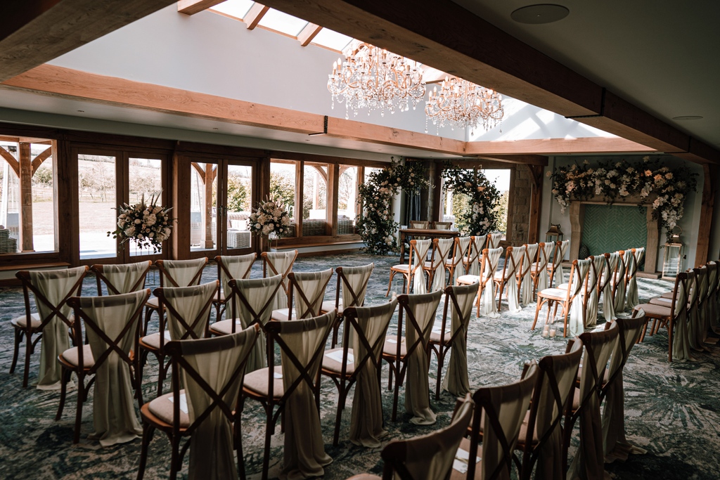 Join us on October 29th at the Peak Edge Hotel for a truly magical wedding experience. Whether you're just starting to plan your big day or putting on the final touches, this event is a must-attend! 

Find out more at:
peakedgehotel.co.uk/events/october…