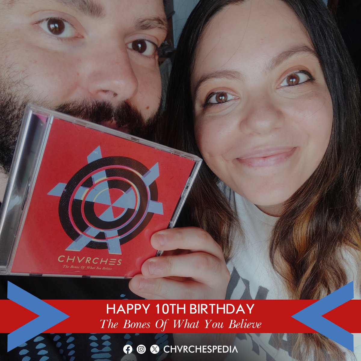 CHVRCHESPEDIA's tweet photo. Happy 10th Birthday to #TheBonesOfWhatYouBelieve ❌

Thank you @CHVRCHES for giving us this masterpiece!

Stay tuned for our Fanzine, coming later this year 👀

❤️🖤💙

@Iain_A_Cook
@laurenevemay
@doksan
@CHVRCHESPEDIA

#CHVRCHES #IainCook #LaurenMayberry #MartinDoherty https://t.co/yMxJAPlOgi