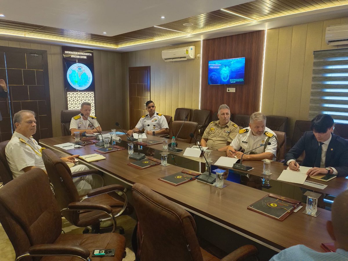 EUNAVFOR's tweet photo. On 20 September, #OperationAtalanta DCOM and the EU Defence Attachés in India visit the @IFC_IOR.
Collaboration & cooperation with partners is paramount to enhancing Maritime Security in #NWIO. @CrimarioII #IORIS tool plays a key role as a crucial information-sharing platform. https://t.co/MC2uq6l7nJ