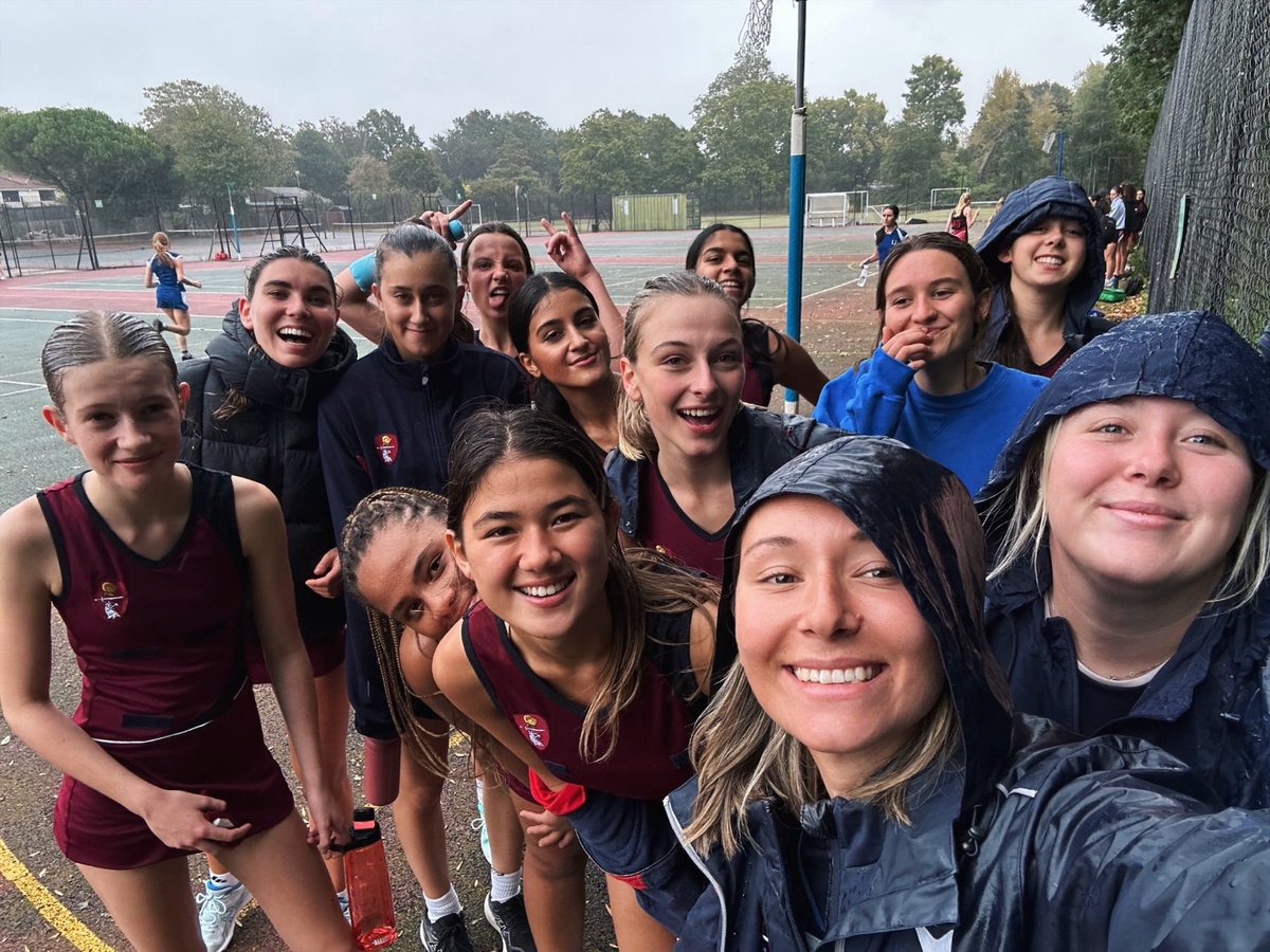 HighgateSpEx's tweet photo. Day 3 of the Ibstock Place Tournament for Highgate Netball teams this week, as today saw our First VII brave the ultra wet and windy conditions down South!
#HighgateNetball https://t.co/AR5A0vntBm