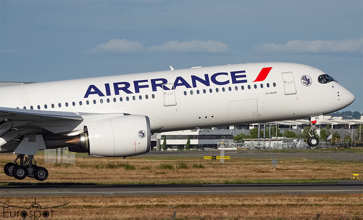 cliper31's tweet photo. 23th Airbus A350-900 for Air France MSN616 #FHUVC named #Lehavre back from 1st flight @LH_LeHavre @A350_Production @TLSWatch #airbus #A350 #AirFrance #avgeeks @jb_359_Xwb https://t.co/79Y2yMPg9k