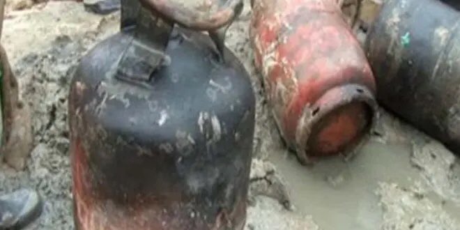 thiam_samake's tweet photo. Chers compatriotes !
une explosion de gaz d’une rare violence c’est survenue le vendredi 15 septembre 2023 à Dieuppeul (Derklé) avec une famille,5 morts et 11 blessés graves une vraie tragédie !
En ces moments douloureux,je tiens à présenter mes sincères condoléances aux famille. https://t.co/xZXvOegUPe