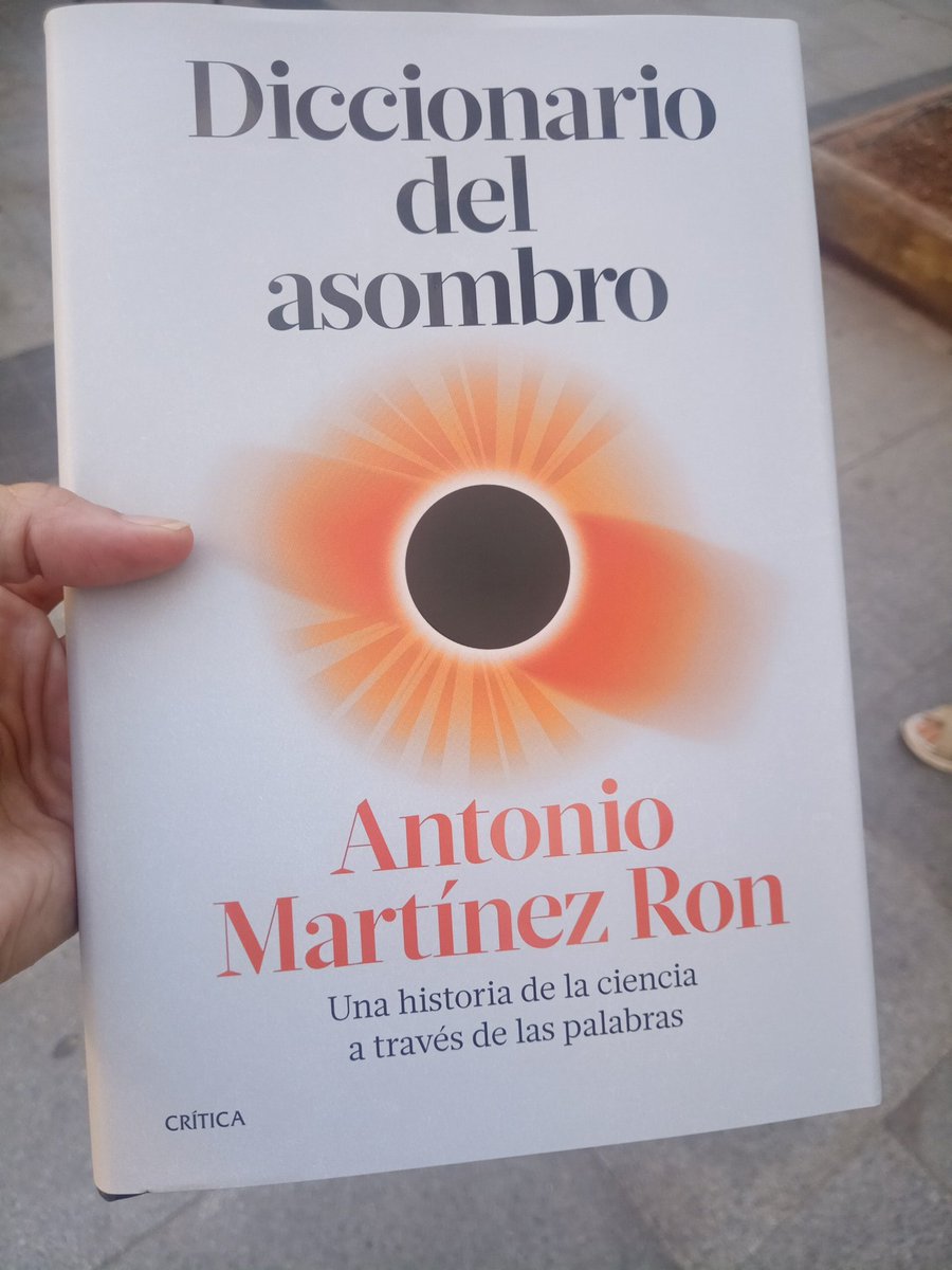 MiAlgarra's tweet photo. He hecho a la librería abrir las cajas que le acaban de llegar y ¡bingo! Ya tengo el último libro de @aberron https://t.co/qAnhtjqBDT