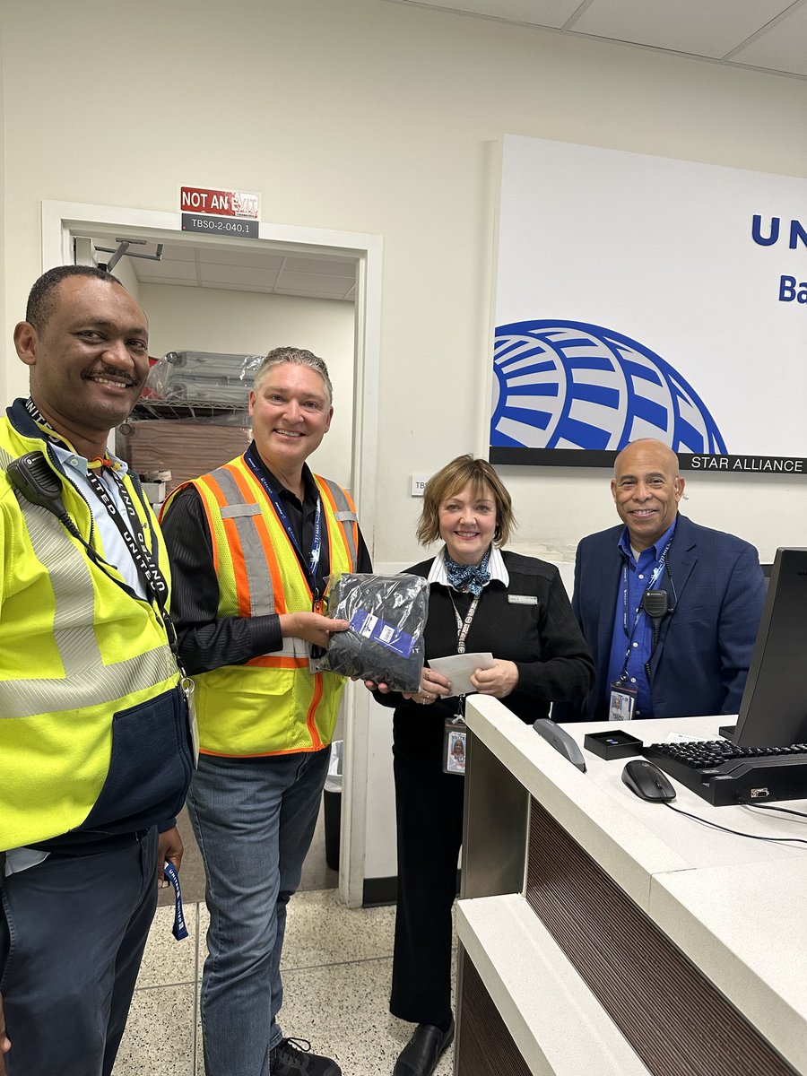 Congratulations to SLC CS Lead Betty D on 38 years with United Airlines! Thank you for your leadership! ⁦@espresso613⁩ ⁦@GBieloszabski⁩ ⁦@jacquikey⁩ ⁦@DJKinzelman⁩