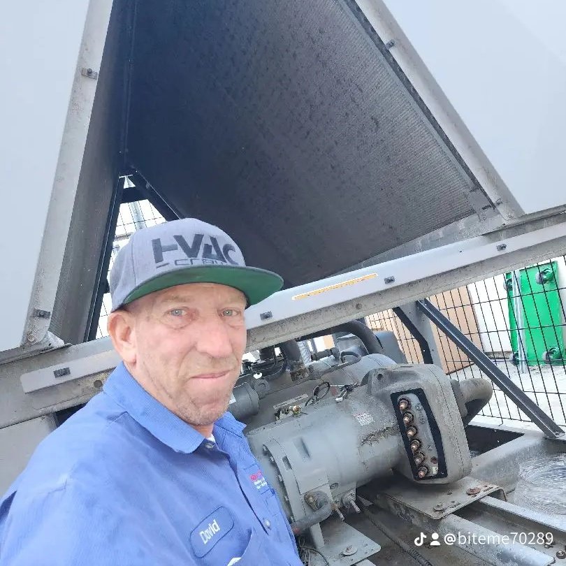 chainsawr2's tweet photo. Installation of 2 compressors on 140 ton chiller https://t.co/yYGPWBkEEY