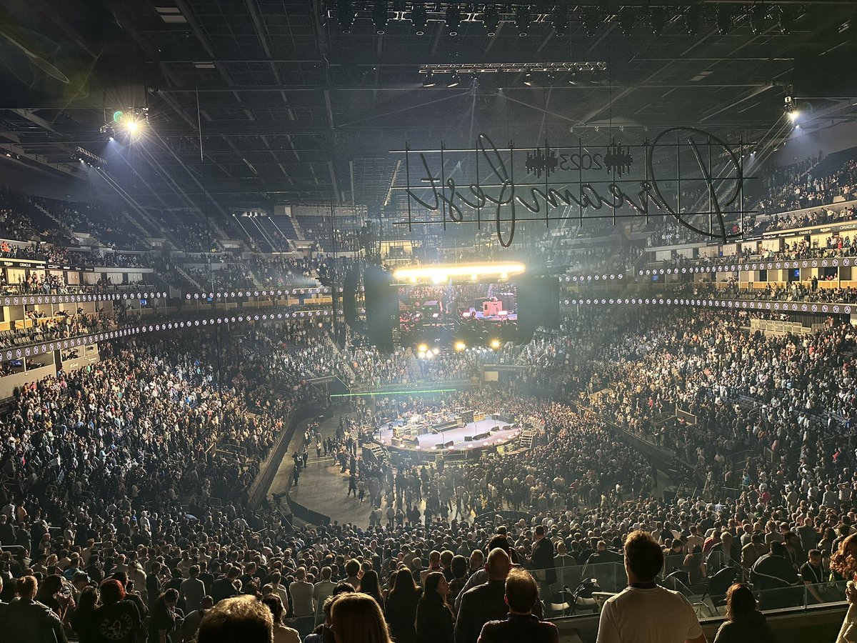 Fundraising for @UCSFChildrens and sharing 3D+ technologies at the #Dreamfest 2023 concert! Thousands of attendees, and aground-shaking performance by the @foofighters 😁🤘🏾🎸. Kudos to my incredible team @UCSFHospitals @UCSFPediatrics @UCSFimaging @salesforce @UCSF