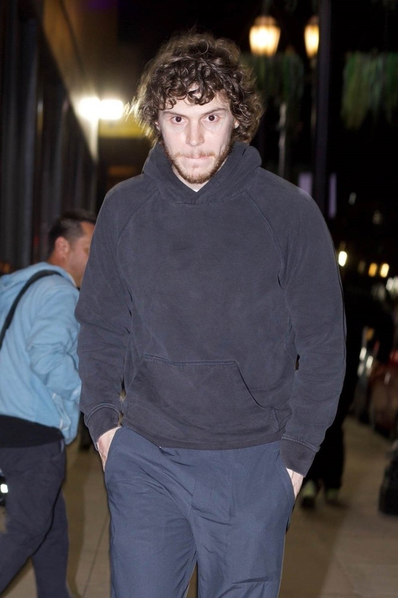 MidiaEPBR's tweet photo. 🚨 + 8 UHQS do Evan Peters caminhando em Hollywood, acesse em nossa galeria!

🔗: https://t.co/nYMLWx7Pox https://t.co/yQiPC7dy2U