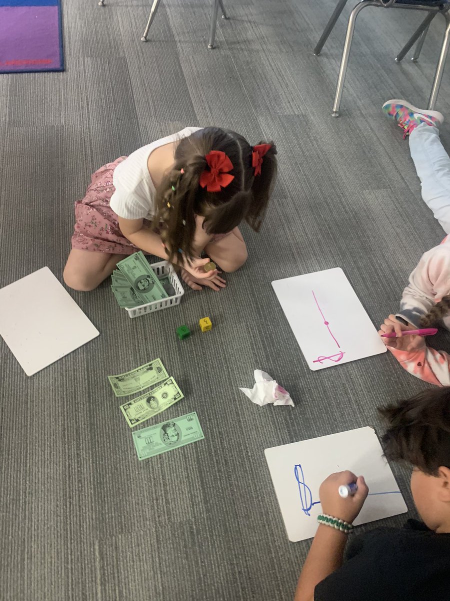 Teachluvspan's tweet photo. Que divertido es aprender contar y escribir una coleccion  de billetes y monedas!! https://t.co/XEmgLl9dlY