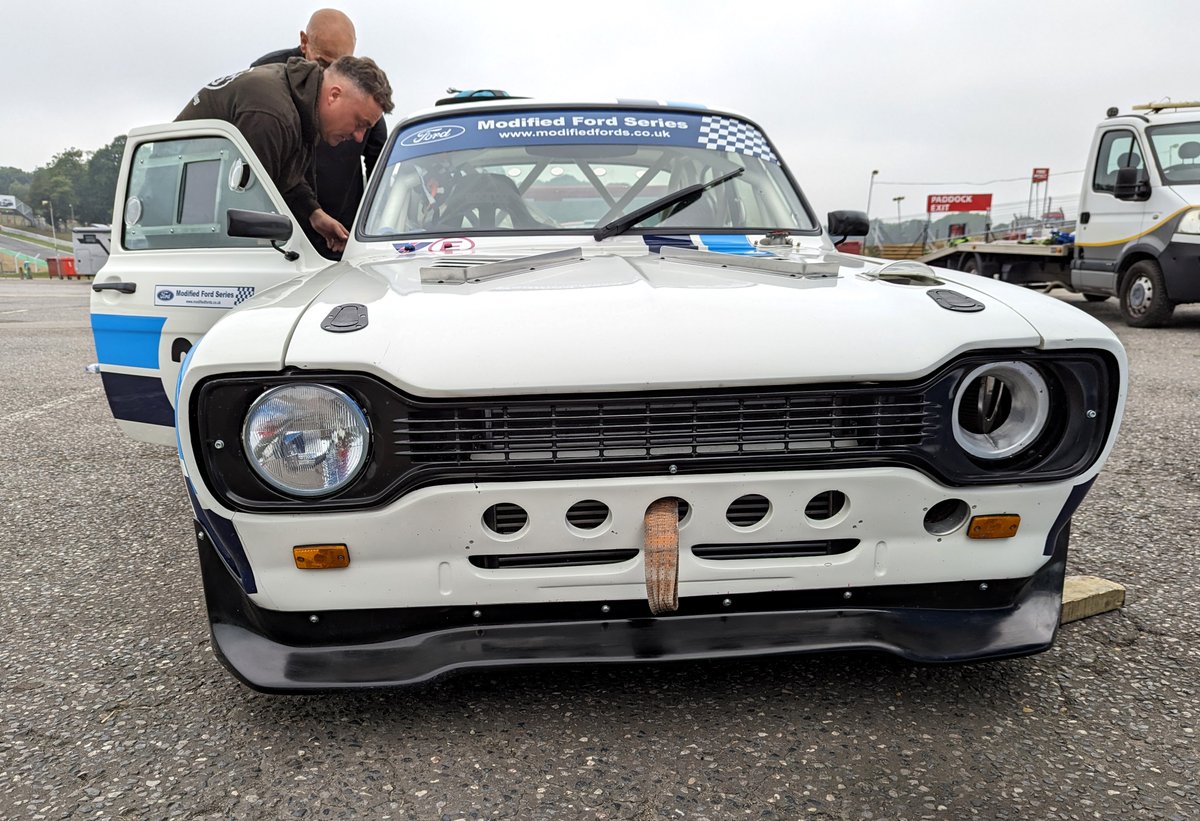 TOGTanner's tweet photo. This Mk1 #Ford #Escort is certainly a runner for #WingWednesday & it sounded the nuts! #BrandsHatch #FordPowerLive The size of that spoiler! https://t.co/phjXJm6b8p