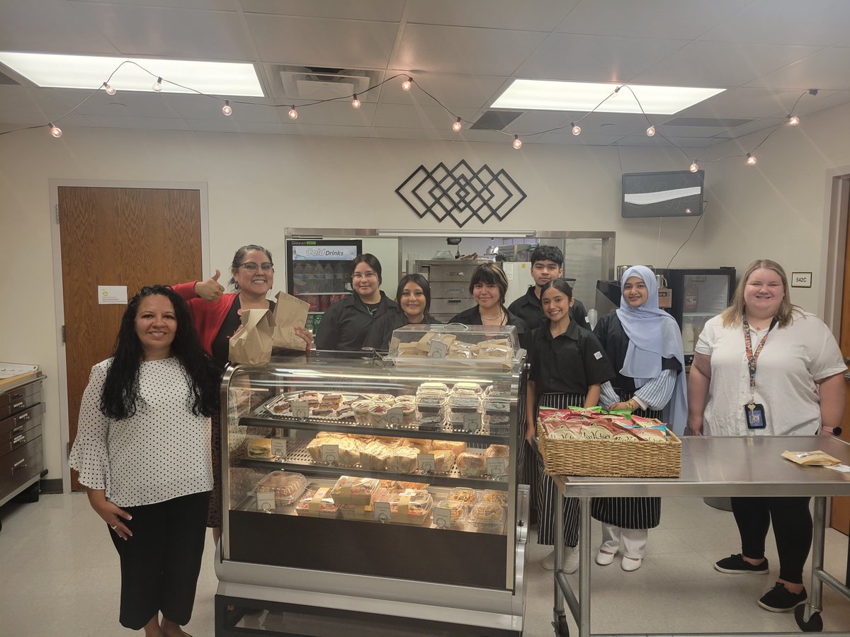 YES!! OUR Culinary and Hospitality students are ready to serve. We are so excited they are open and providing amazing service and food! Thank you Ms. Jaegle <a href="/JaegleMs/">MsJaegle</a>  , Chef Malloy and all the students <a href="/IrvingTigerCafe/">Tiger Cafe</a>