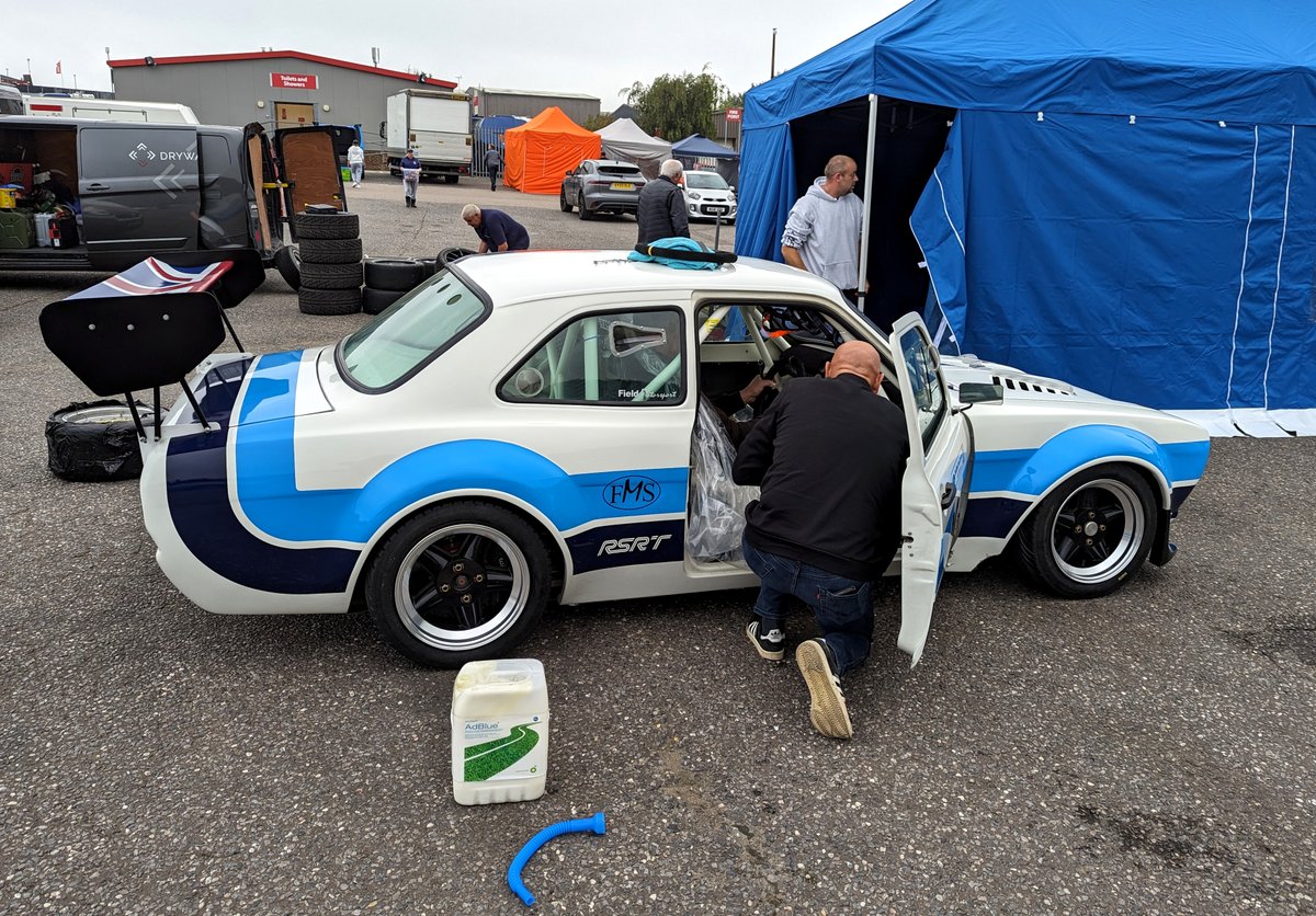TOGTanner's tweet photo. This Mk1 #Ford #Escort is certainly a runner for #WingWednesday & it sounded the nuts! #BrandsHatch #FordPowerLive The size of that spoiler! https://t.co/phjXJm6b8p