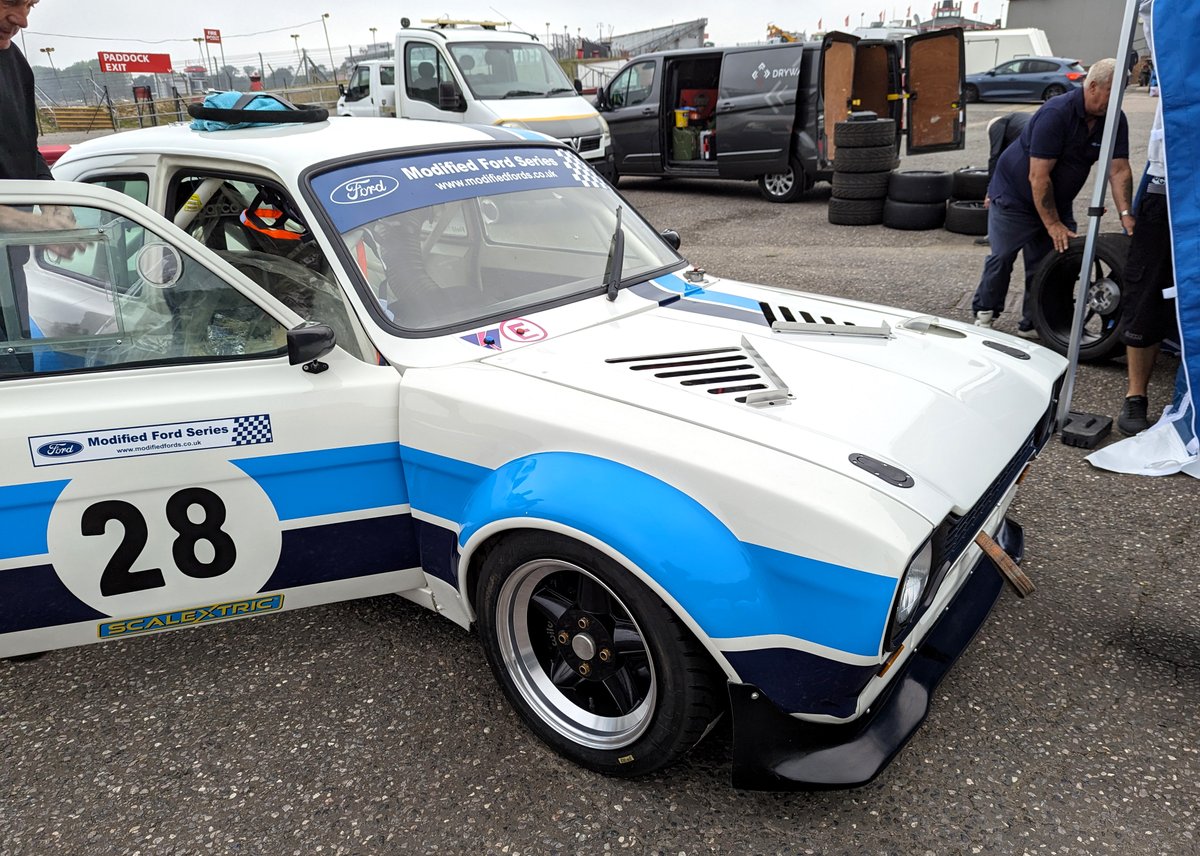 TOGTanner's tweet photo. This Mk1 #Ford #Escort is certainly a runner for #WingWednesday & it sounded the nuts! #BrandsHatch #FordPowerLive The size of that spoiler! https://t.co/phjXJm6b8p