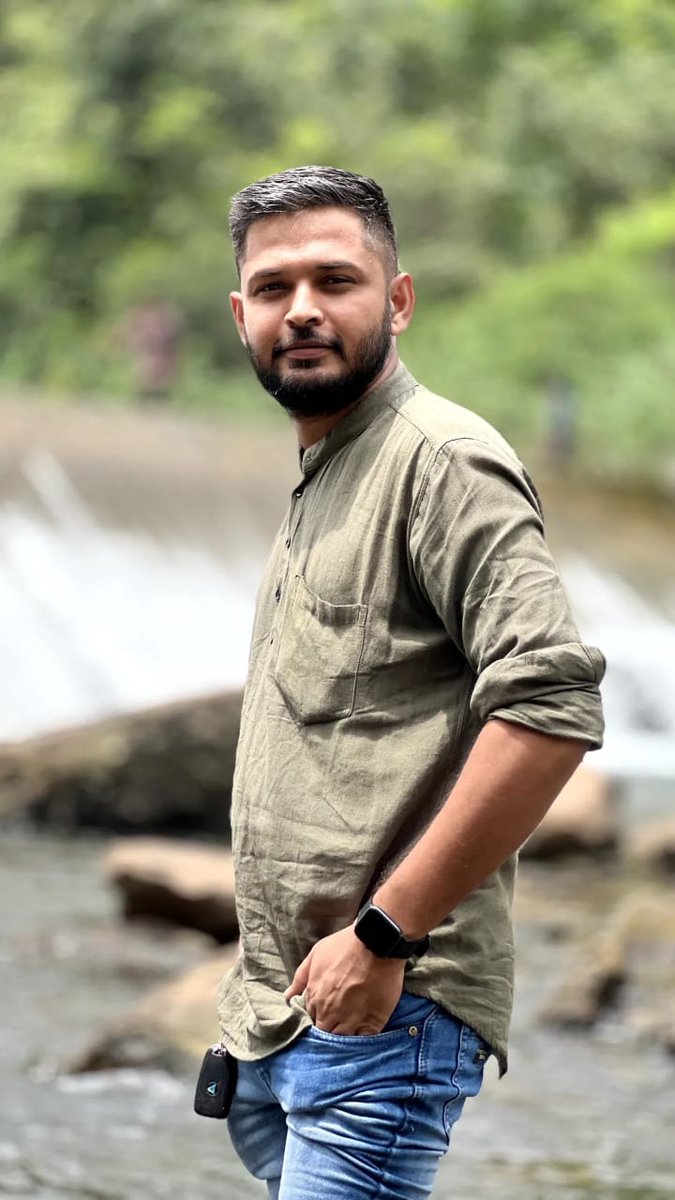 શોરબકોર માં પણ સંભળાય છે ભણકાર સ્વપ્નના, 
બસ શોધી રહ્યો છું આ જ વંટોળોમાં જાત મારી.....❤️