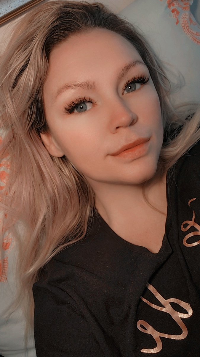 Jealous of everyone going to CC this weekend 😭😭 someone come fetch me!! 🥲