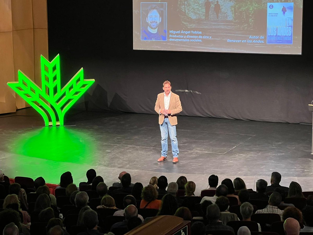 Gracias a #cajaruralsoria por la invitación para asistir ayer a la conferencia de <a href="/ma_tobias/">Miguel Ángel Tobías</a>, productor de televisión. Una fantástica oportunidad para conocer el enriquecedor mensaje que nos trasladó y que nos servirá con los jóvenes del club 👏👏#aprendizaje #valores