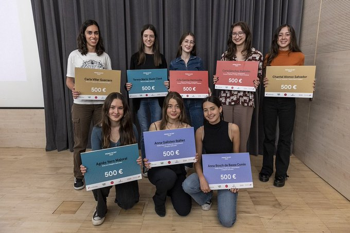 TraduccioUPF's tweet photo. 📢Coneixeu els Premis Talent de la Facultat⁉️
🏆No serien possible sense la col·laboració d'empreses que aposten pel talent jove!
Gràcies @CalamoyCran i @Linguaserve pel vostre suport!
#Premistalent
ℹ️ https://t.co/A0coRh8shc
📷guanyadores de la 1a. convoc. (2022-2023) https://t.co/rBkmzuFgwc