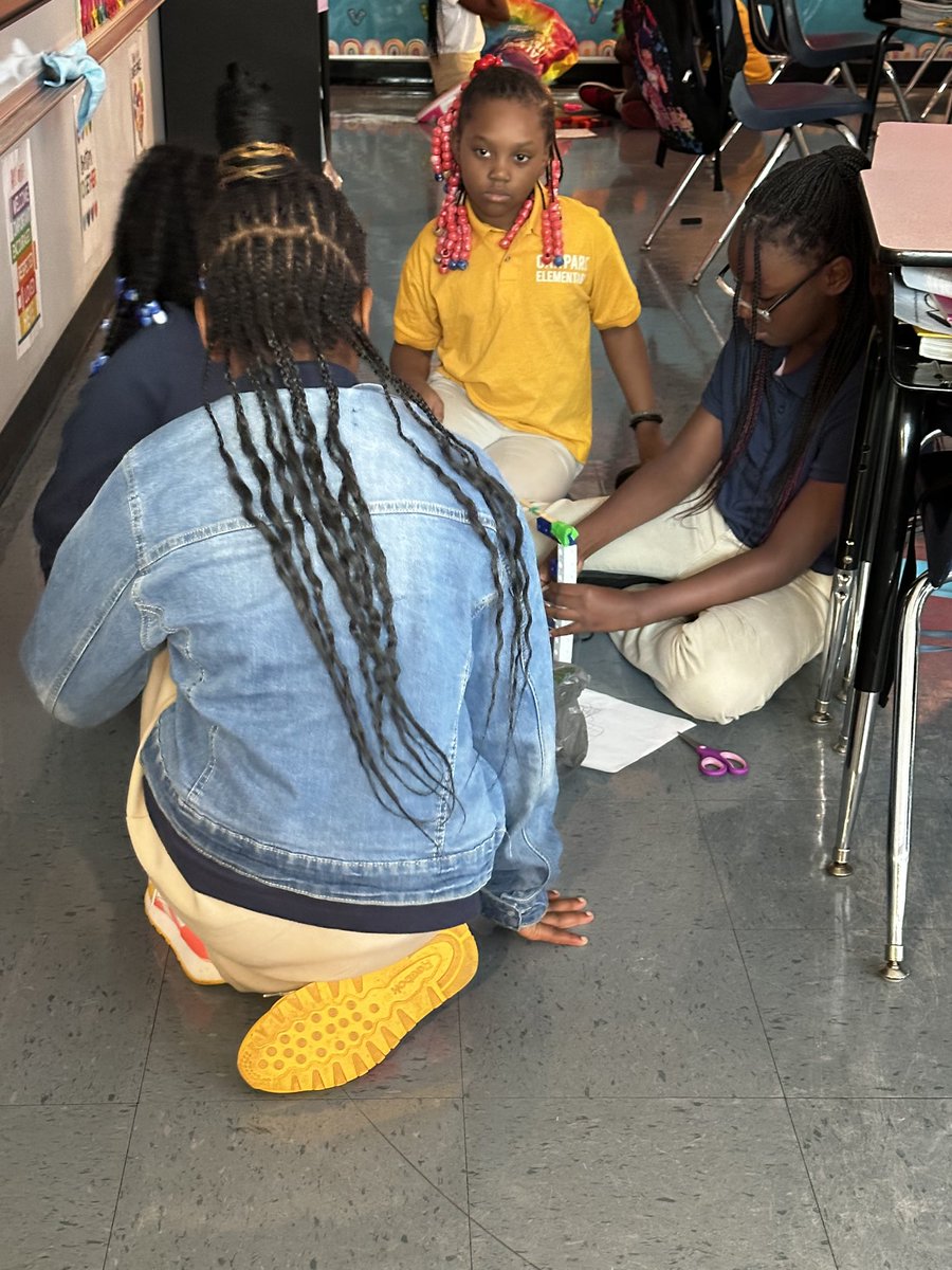 furstin3rd's tweet photo. Today in Science- building our very first prototypes of our marshmallow flyers based off of our blueprints we made yesterday 🤍🧬 @TransformHCPS @oakparklions #sciencerules https://t.co/ETOieTF5RC