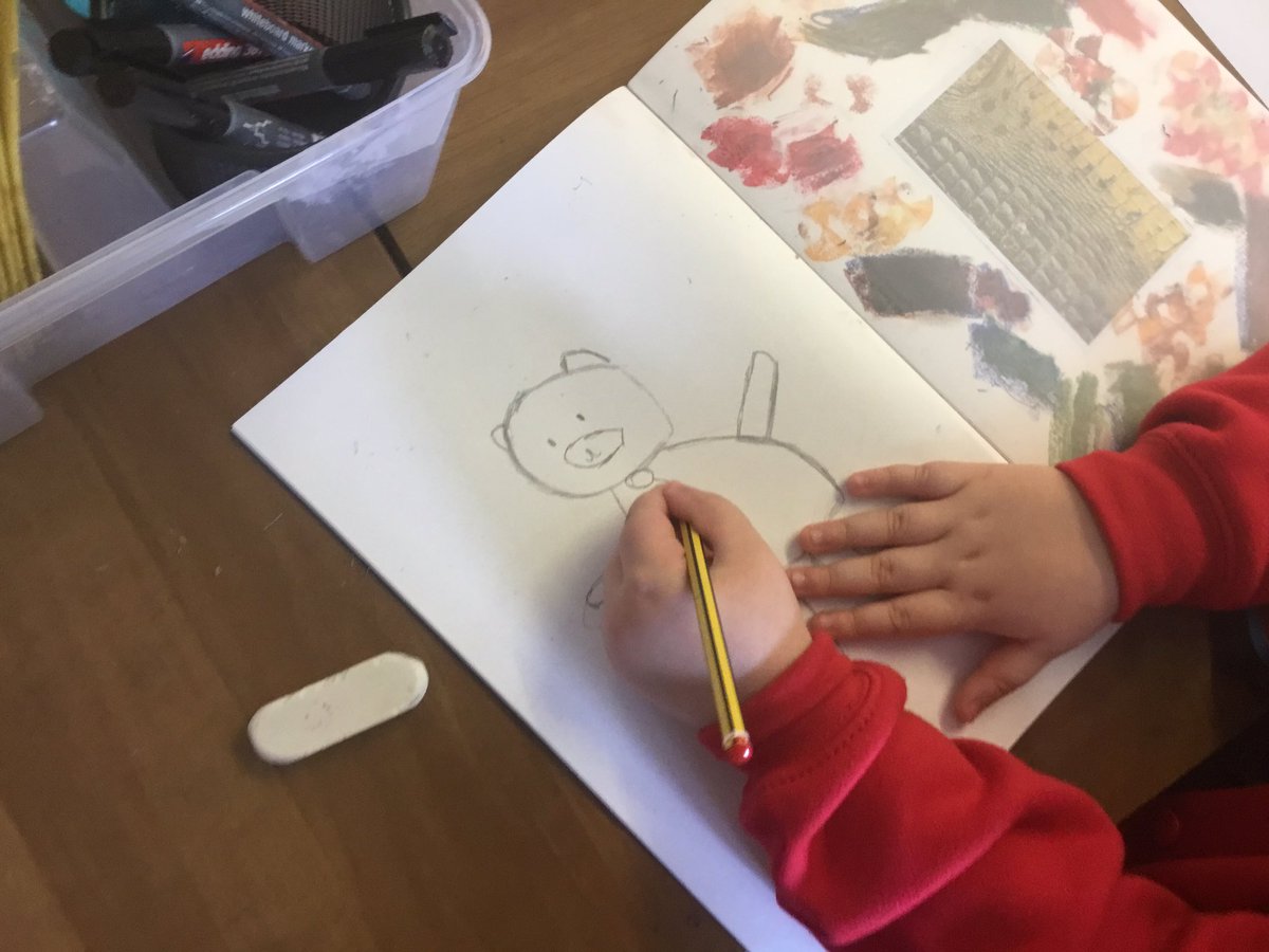 StrettonStMatts's tweet photo. Year 2 have been using their mark making skills to complete an observational sketch of a teddy bear. Look at those fantastic shapes! #SSM #SSMYear2 #SSMArt https://t.co/rjsX9YqGYH