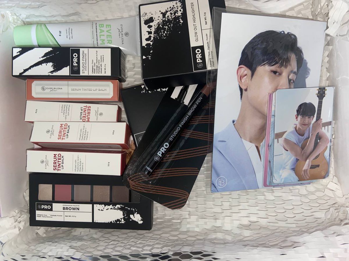 senseihun's tweet photo. wts lfb ph [helping a friend]

chanyeol for ever bilena fanmeet silver kit inclusions 

2500 + lsf
- mop: gcash, maya
- mod: lbc, j&amp;t
- open for intl buyers with ph add
- will send proofs 🫶

🏷️ chanyeol ever bilena fun meet in manila https://t.co/TudeZcYBdt