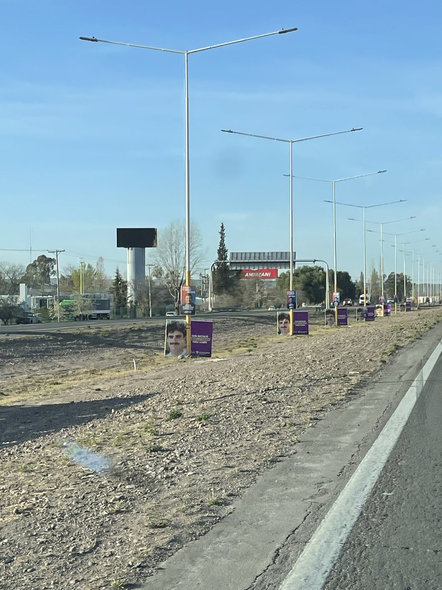 motonetz's tweet photo. Ojalá que cuando terminen la campaña quede todo limpio y ordenado como estaba, y que nuestros candidatos contribuyan a que Mendoza siga siendo la provincia más limpia del país https://t.co/FGBObyHZJQ