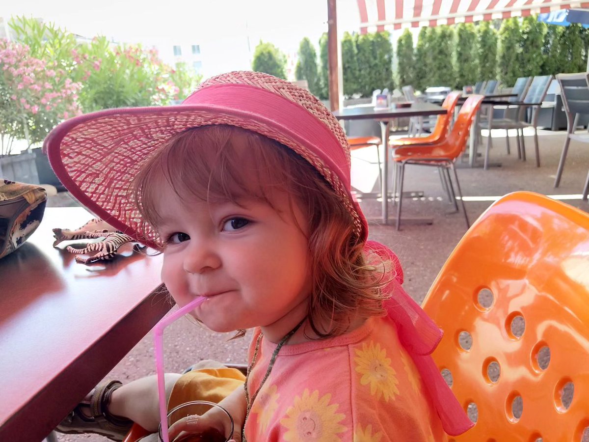 BIOTEXCOMKlinik's tweet image. Heute feiert ihren Geburtstag das absolute Wunschkind aus der Schweiz! Wir, BiotexcomTeam, wünschen dir, liebe Yael, dass Liebe, Glück und Sonnenschein stets deine Begleiter sind.
#kinderwunsch #wunschkind #wunscheltern #biotexcom #Ukraine