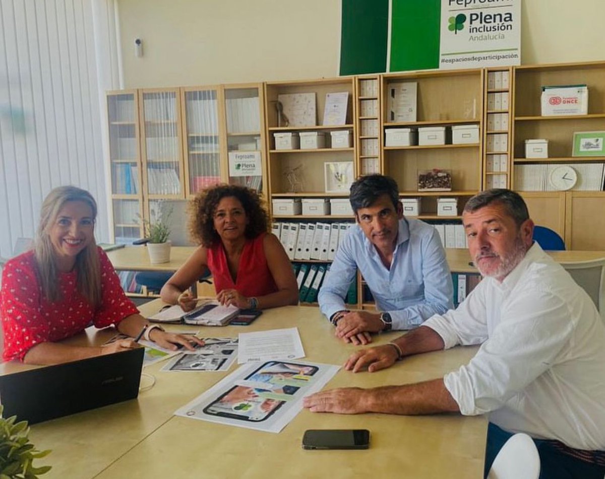 afanas_y's tweet photo. 🧓🏼Hoy nos hemos reunido con el #Delegado Territorial de @igualdadandalucia @alfonso_candor , para abordar la puesta en marcha del #ProgramaIntergeneracional, en centros de personas #mayores de la provincia de #Cádiz. https://t.co/5rVn9UTMxt