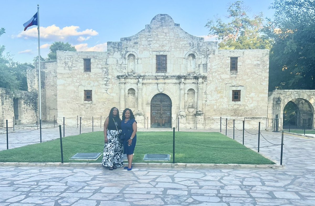 AnnHC_Champ4All's tweet photo. Day 2️⃣b in San Antonio, TX: 
1. Collaborated w/ 2 of @DEDeptofEd Associate Secretaries (#EdExel’s &amp; Workforce Support on the left &amp; Academic Support in the middle)
2. Visited the riverfront art 🎨 garden &amp; The Alamo w/ Tiffany  
3. Took in the amazing light show history w/ Amy https://t.co/tI8CftfmOV