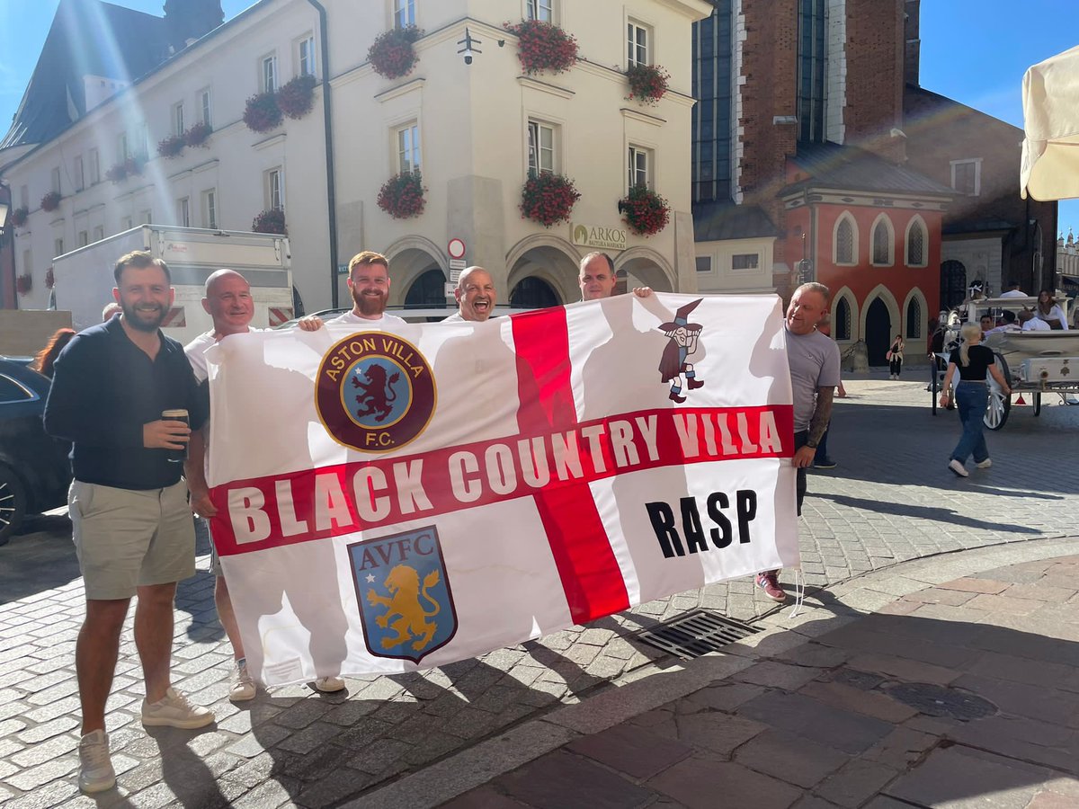 craigrusson's tweet photo. BLACK COUNTRY VILLA IN KRAKOW 🇵🇱💜💙🍺 https://t.co/qFtQAlekoy