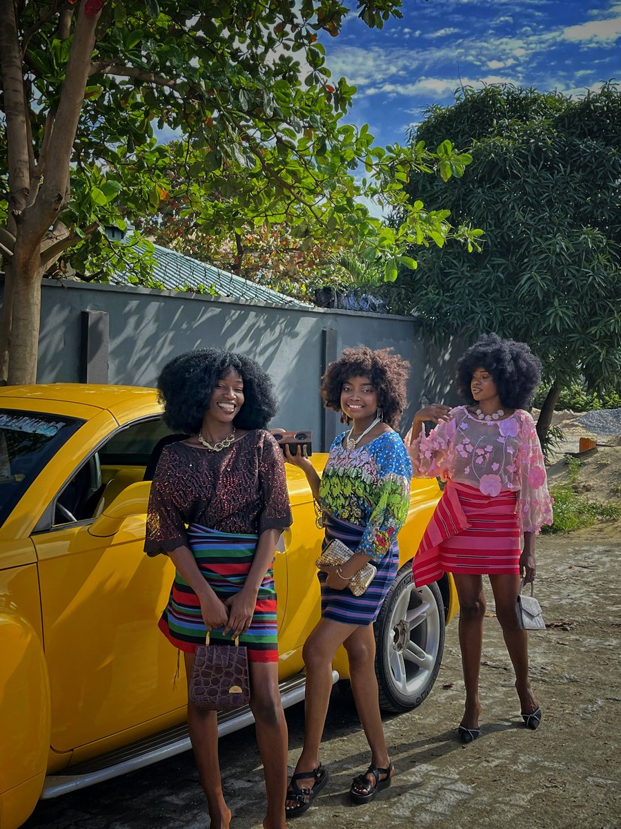 Actuallyjuliee's tweet photo. Did a yoruba vintage fashion themed photoshoot with my girls for my afro wig brand 'Afrodaizy'. I'm absolutely in love with these photos. https://t.co/qtbuXxWJKn