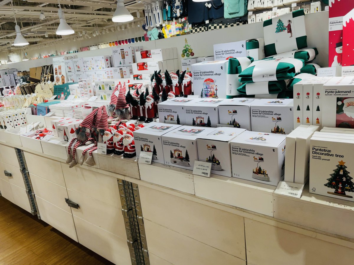 MichikoHamada2's tweet photo. I often go to Omotesando for recording work🎙️✨
There are many good stores in Omotesando, so I like to stop by some stores after work 😊
And today, I saw a lot of Christmas goods at Flyingtiger🎄❤️
The Christmas season is the most favorite in a year,so I was really excited 😆🙌 https://t.co/VIOPNku68h