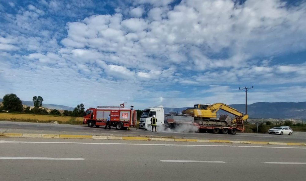 Boyabat’ta Alev Alan Tır Söndürüldü boyabatmanset.com/boyabat/boyaba… 
#boyabat #boyabattıryangın #boyabatyangın #boyabatmanşet