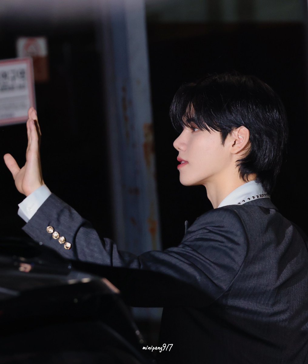 230915 뮤뱅퇴근 #민희

옆선 최고😎💕

#CRAVITY #크래비티
#민희 #MINHEE #강민희