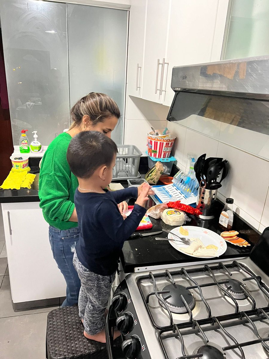 Selvana18's tweet photo. Anoche hicimos tequeños en familia, resulta que Vasco se comió medio molde de queso en vez de armarlos 🫠😂🐷💙 
Los amo mis chicos 🥰 https://t.co/SPAjqJsqew